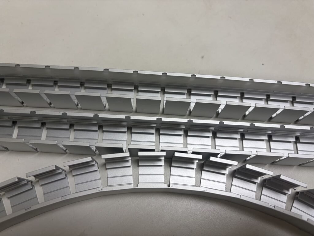 Bendable LED aluminum profile shaped into a curve